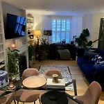 Stylish Two Bedroom Flat Clapham
