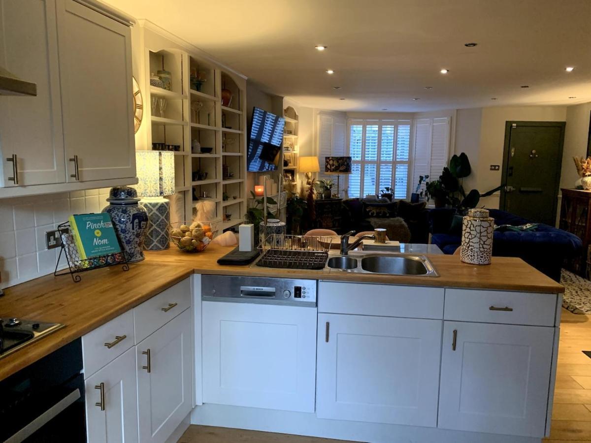 Stylish Two Bedroom Flat Clapham